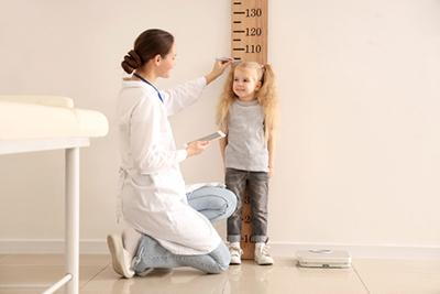 Pediatrician-Measuring-Child's-Height